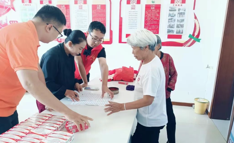 pa视讯基金会深入佳木斯市桦南县愚公村开展药品捐赠活动